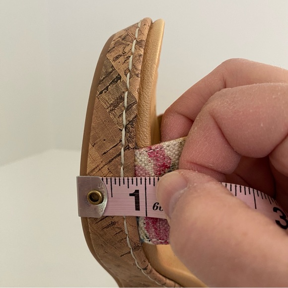 b.o.c Born Concepts Schirra Platform Wedge Heel Sandals Floral Canvas Size 9M - Picture 16 of 17